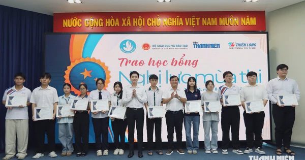 Ai cũng xúc động chứng kiến phép màu thay đổi cuộc đời những học trò nghèo