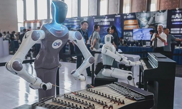 AI 'hiện thân' để bước chân vào đời thực