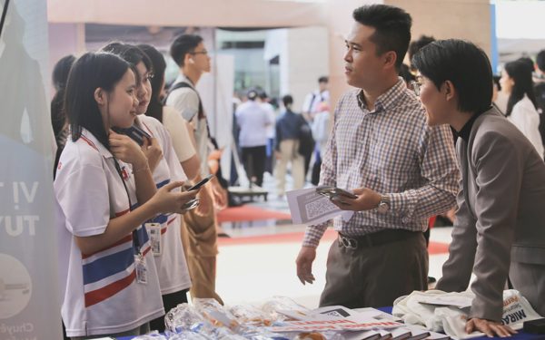 AI ngày càng làm nhiều việc, người trẻ cần nhiều hơn một tấm bằng