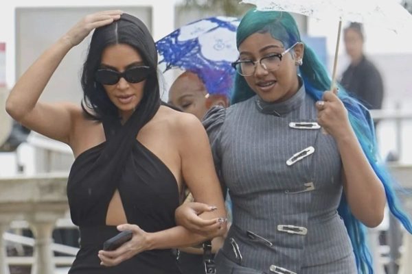 Ái nữ 13 tuổi của Kim Kardashian: Tài năng âm nhạc trẻ, thời trang táo bạo