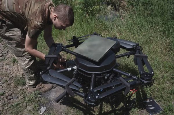 Ai ra lệnh hạn chế "xương sống" Starlink ở Ukraine?