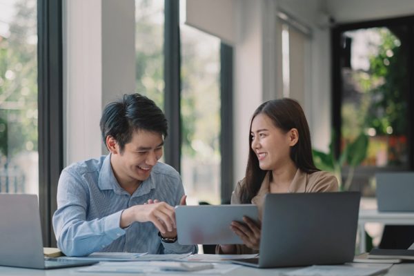 AI trong đội ngũ, không phải AI thay đội ngũ