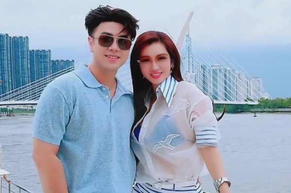 Akira Phan và vợ CEO sau lễ cưới xa hoa: Ở biệt thự 300m2, du lịch châu Âu
