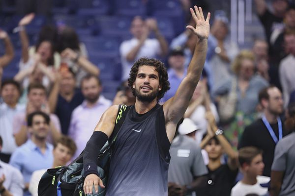 Alcaraz gục ngã trước Shelton, dừng bước ở tứ kết US Open