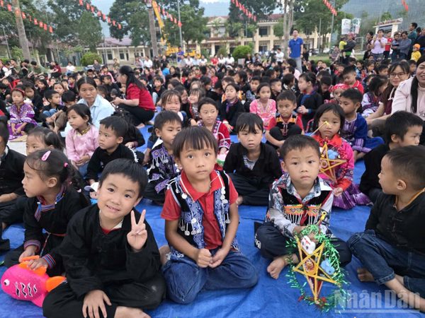 Ấm áp Trung thu “Điều ước cho con” giữa núi rừng Bản Liền