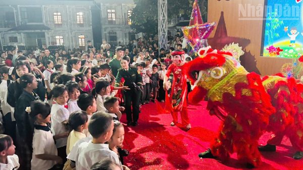 Ấm áp Trung thu nơi biên giới Sơn La