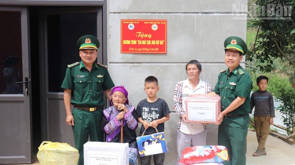 Ấm tình quân dân nơi phên dậu Tổ quốc
