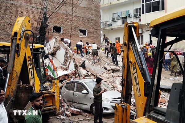 Ấn Độ: Số người thiệt mạng trong vụ sập tòa nhà tại New Delhi tiếp tục tăng