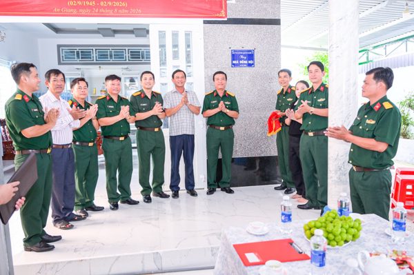 An Giang trao Nhà Đồng đội cho quân nhân khó khăn dịp 2/9