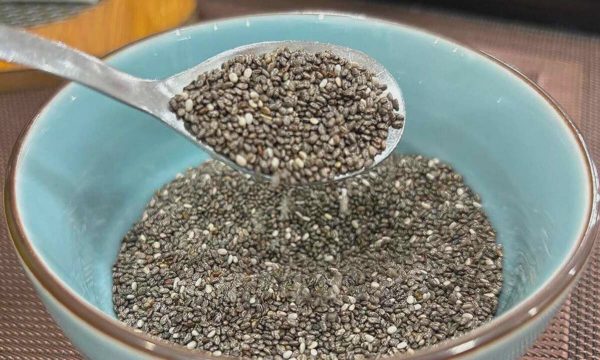 Ăn hạt chia thế nào để giảm táo bón?