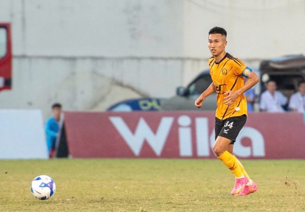 Án phạt mùa trước khiến hai cầu thủ lỡ ngày khai màn V-League