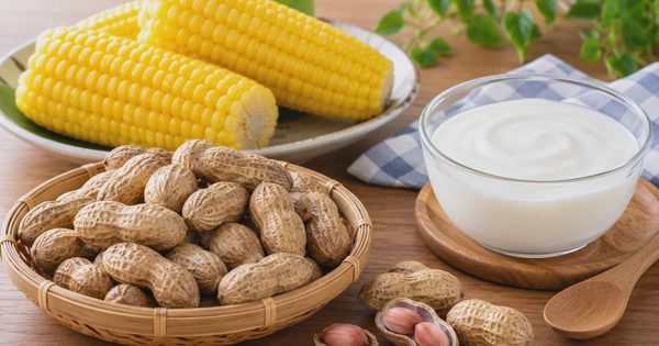 Ăn sáng với bắp, đậu phộng luộc, sữa chua có tốt?