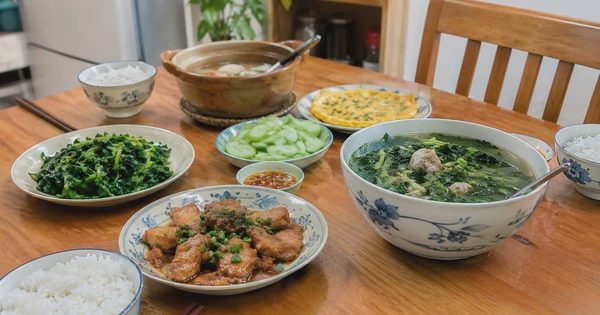 Ăn sau 20 giờ có gây tăng cân? Bác sĩ nói điều này quan trọng hơn