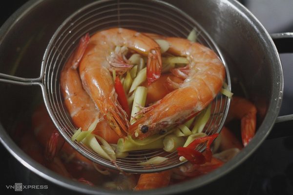 Ăn tôm thường xuyên có làm tăng mỡ máu?
