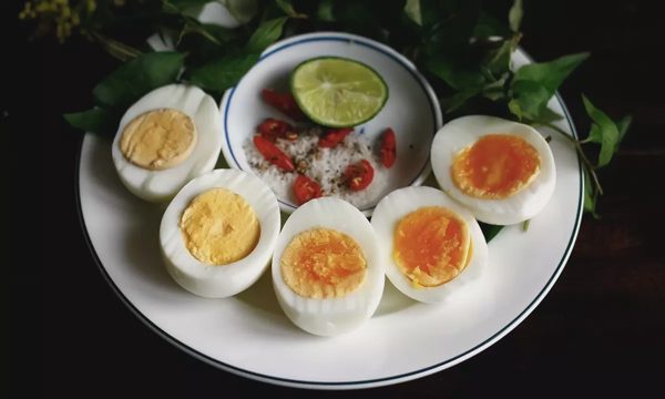 Ăn trứng thế nào để tránh ảnh hưởng xấu đến cholesterol