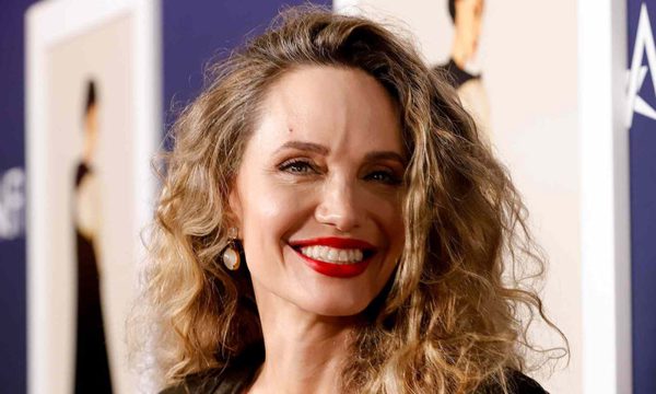 Angelina Jolie bị chỉ trích