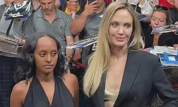 Angelina Jolie diện mốt khoe nội y