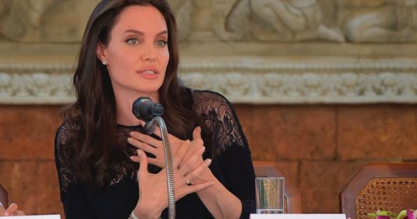 Angelina Jolie muốn sống ở Campuchia để tìm hiểu văn hóa Khmer