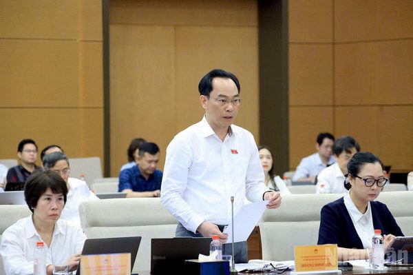 [Ảnh] Bộ trưởng Giáo dục và Đào tạo giải trình các vấn đề được cử tri, người dân quan tâm