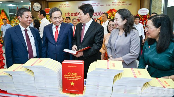 [Ảnh] Chủ tịch Quốc hội Trần Thanh Mẫn dự Lễ giới thiệu sách "Sức mạnh của dân tộc Việt Nam trong sự nghiệp xây dựng và bảo vệ Tổ quốc"