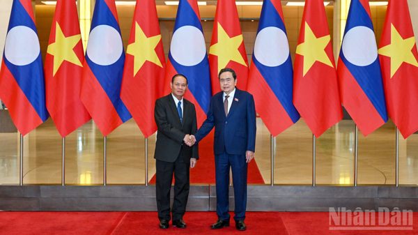 [Ảnh] Chủ tịch Quốc hội Trần Thanh Mẫn tiếp Thường trực Ban Bí thư Trung ương Đảng Nhân dân Cách mạng Lào Vilay Lakhamphong