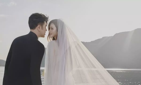 Ảnh cưới bên bờ biển của Akira Phan