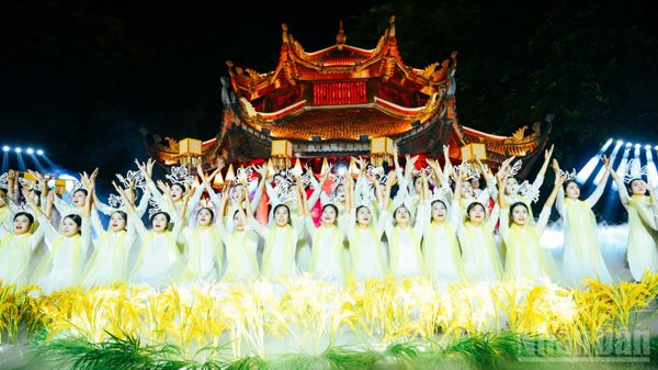 [Ảnh] Cuộn trào dòng chảy di sản trên đất Thăng Long