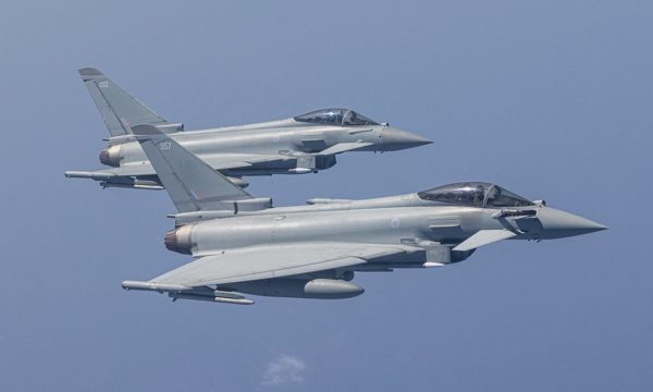 Anh điều tiêm kích giúp Arab Saudi đối phó tên lửa, UAV Houthi