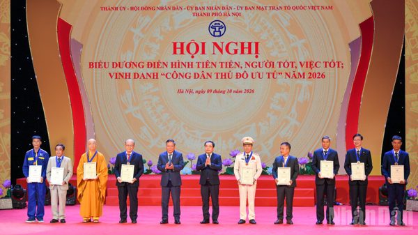 [Ảnh] Hội nghị Biểu dương điển hình tiên tiến và vinh danh "Công dân Thủ đô ưu tú" năm 2026
