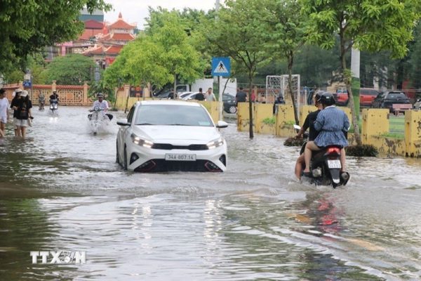 Ảnh hưởng bão số 4: Mưa lớn khiến nhiều tuyến phố tại Hải Phòng ngập nặng