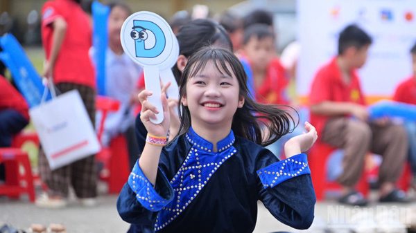 [Ảnh] Mang "Lớp học reo vui" đến với những ngôi trường vùng cao
