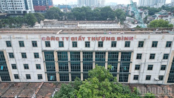 [Ảnh] Nhà máy Giày Thượng Đình trên phố Nguyễn Trãi dần được tháo dỡ