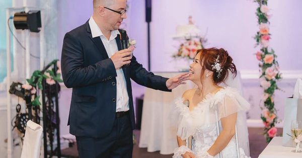 'Anh sẽ là đôi chân của em': Lời hứa của chồng Mỹ với người vợ Việt khuyết tật