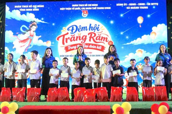 Anh tài, em xinh khuấy động Trung thu Đại đoàn kết