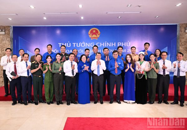 [Ảnh] Thủ tướng Lê Minh Hưng dự Chương trình Đối thoại với thanh niên
