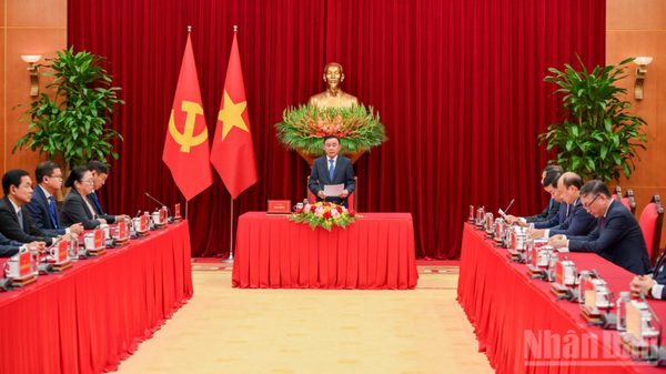 [Ảnh] Thường trực Ban Bí thư Trần Cẩm Tú tiếp Đoàn cán bộ cấp cao Đảng Nhân dân Cách mạng Lào