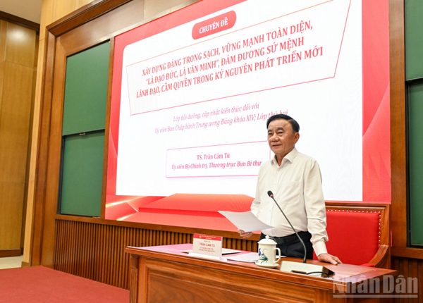 [Ảnh] Thường trực Ban Bí thư truyền đạt Chuyên đề về xây dựng Đảng cho các Ủy viên Trung ương Đảng
