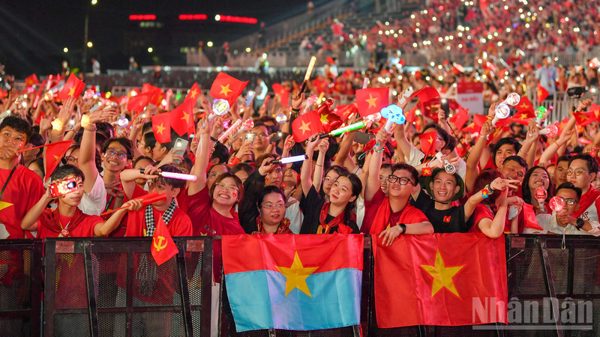 [Ảnh] "Tổ quốc trong tim" lan tỏa mạnh mẽ tình yêu đất nước