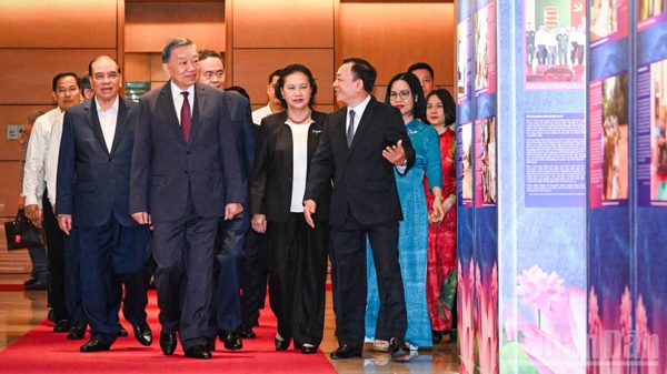 [Ảnh] Tổng Bí thư, Chủ tịch nước Tô Lâm dự Hội nghị toàn quốc nghiên cứu, học tập, quán triệt và triển khai một số Nghị quyết, Chỉ thị của Bộ Chính trị