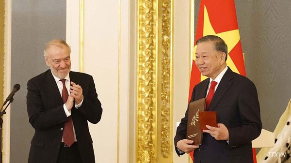[Ảnh] Tổng Bí thư, Chủ tịch nước Tô Lâm nhận Giải thưởng Hòa bình Lev Tolstoy năm 2026