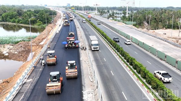 [Ảnh] Tổng lực thi công đường huyết mạch nối Thành phố Hồ Chí Minh-sân bay Long Thành