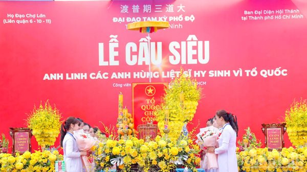 [Ảnh] Trang nghiêm Lễ cầu siêu tri ân các Anh hùng liệt sĩ tại Công viên Lê Thị Riêng