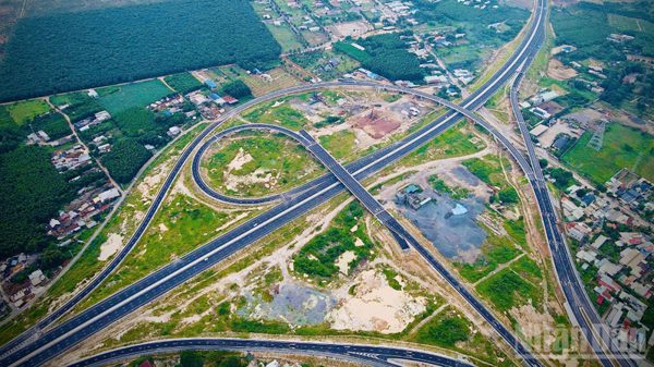 [Ảnh] Trước ngày thông xe nút giao nối hai cao tốc, cửa ngõ sân bay Long Thành