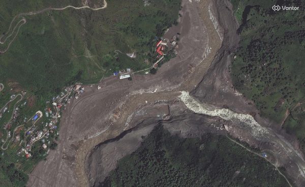 Ảnh vệ tinh trước và sau lũ quét ở Nepal