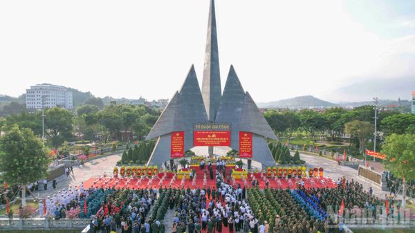 [Ảnh] Xúc động Lễ viếng, truy điệu và an táng 71 hài cốt liệt sĩ trên biên giới Lào Cai