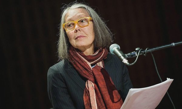 Anne Carson nhận tin thắng Nobel khi 'đang nghe tiếng gió'