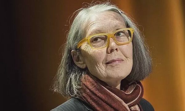 Anne Carson: Viết để chống lại sự nhàm chán