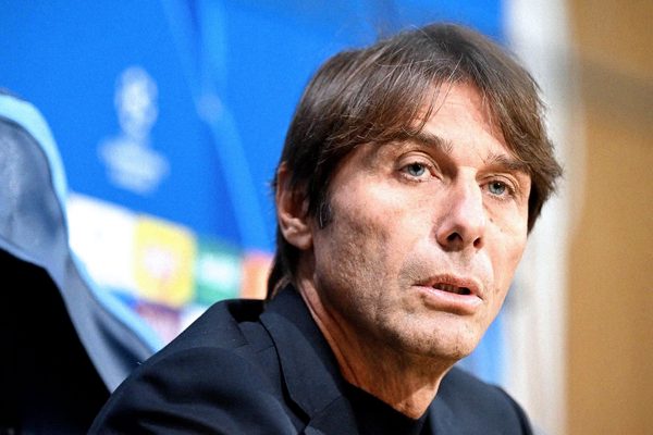 Antonio Conte sẵn sàng thay Carrick dẫn dắt MU