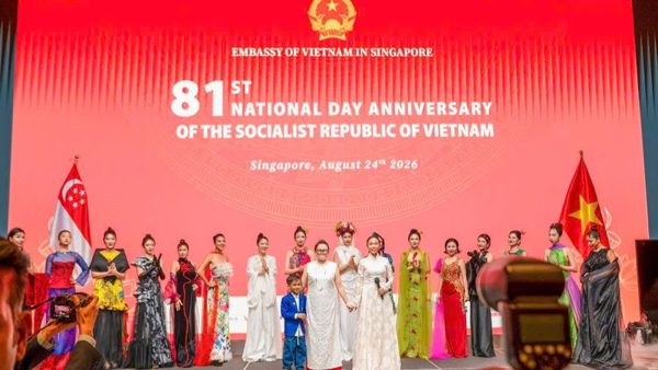 Áo dài Việt Nam kết nối văn hóa Việt Nam-Singapore