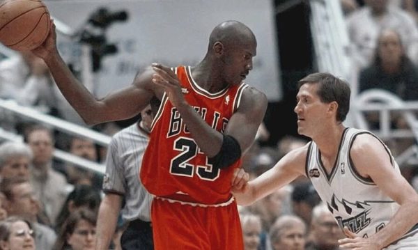 Áo đấu của Michael Jordan được bán giá 14 triệu USD